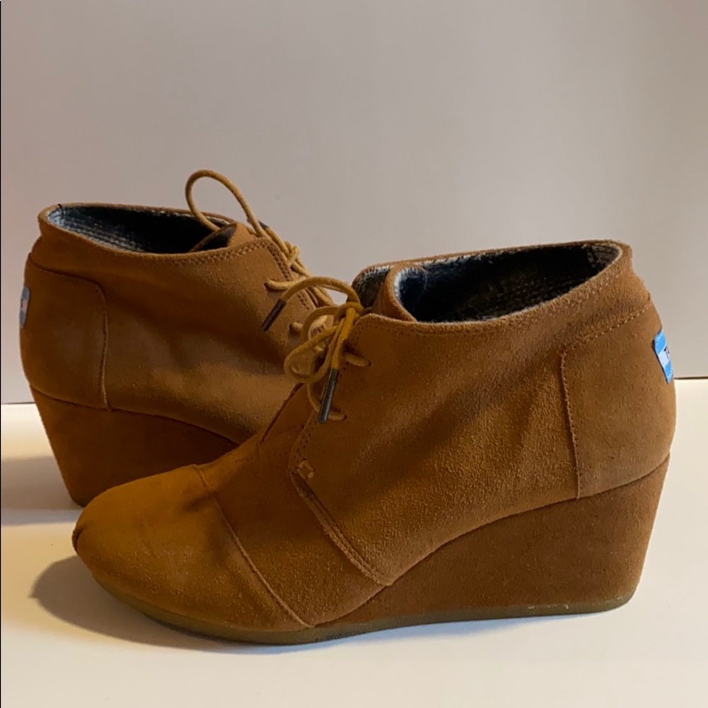 ✨BRAND NEW✨TOMS TAN BROWN WEDGE BOOTIES FOR FALL